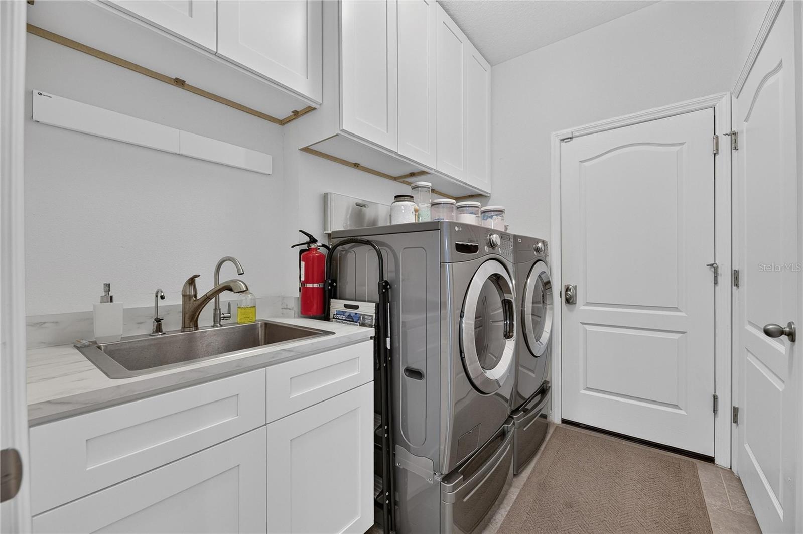 10619 SCENIC HOLLOW DR — photo 37