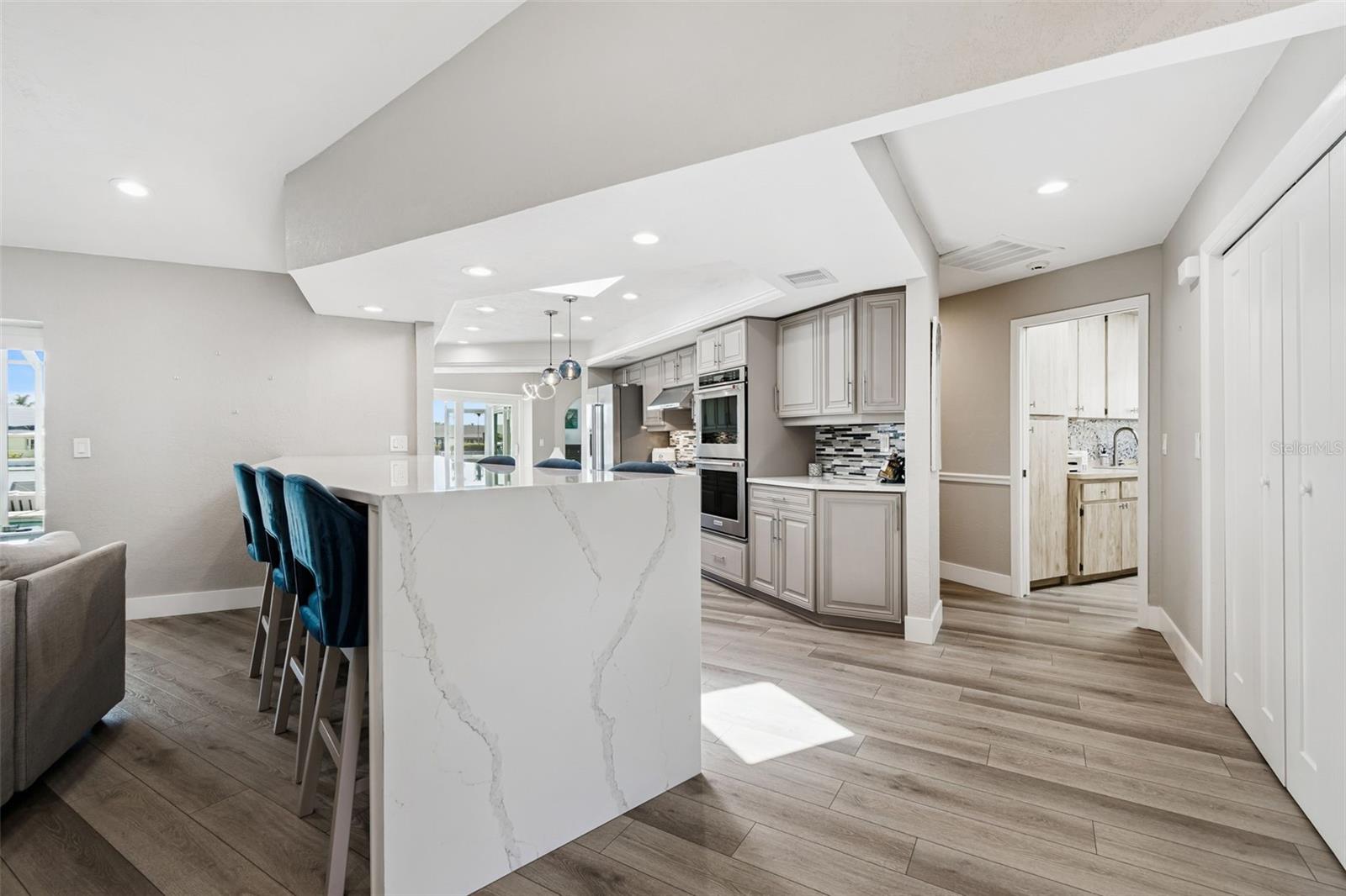 320 BELLE ISLE AVE — photo 18