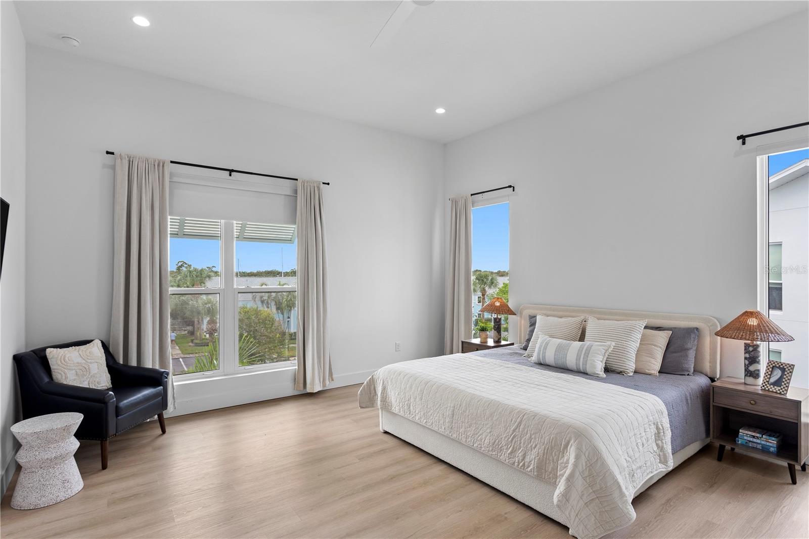 3826 POMPANO DR SE — photo 18