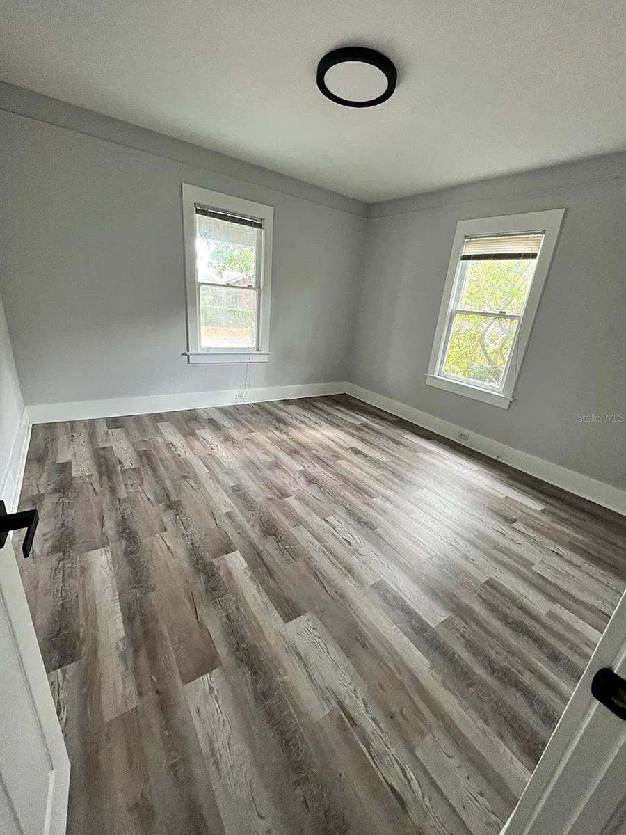 1021 E CAYUGA ST — photo 14
