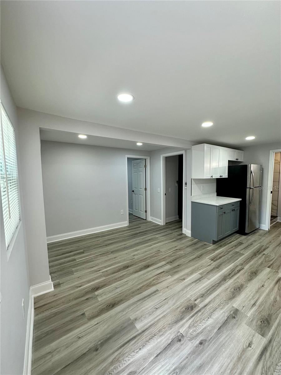 1021 E CAYUGA ST — photo 24