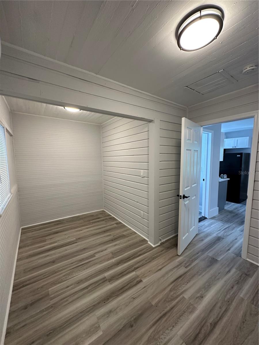 1021 E CAYUGA ST — photo 36