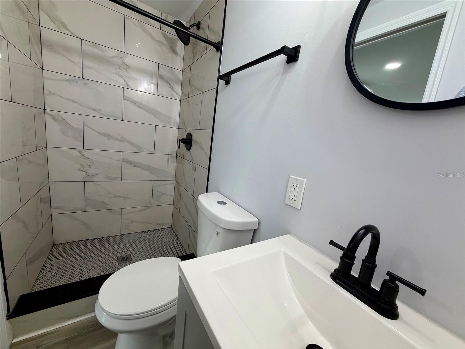 1021 E CAYUGA ST — photo 32
