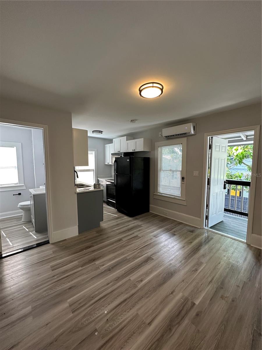1021 E CAYUGA ST — photo 33