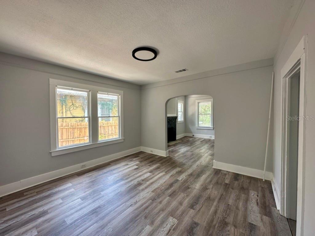 1021 E CAYUGA ST — photo 9