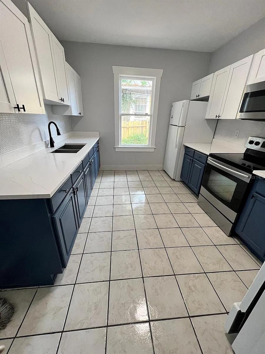 1021 E CAYUGA ST — photo 11