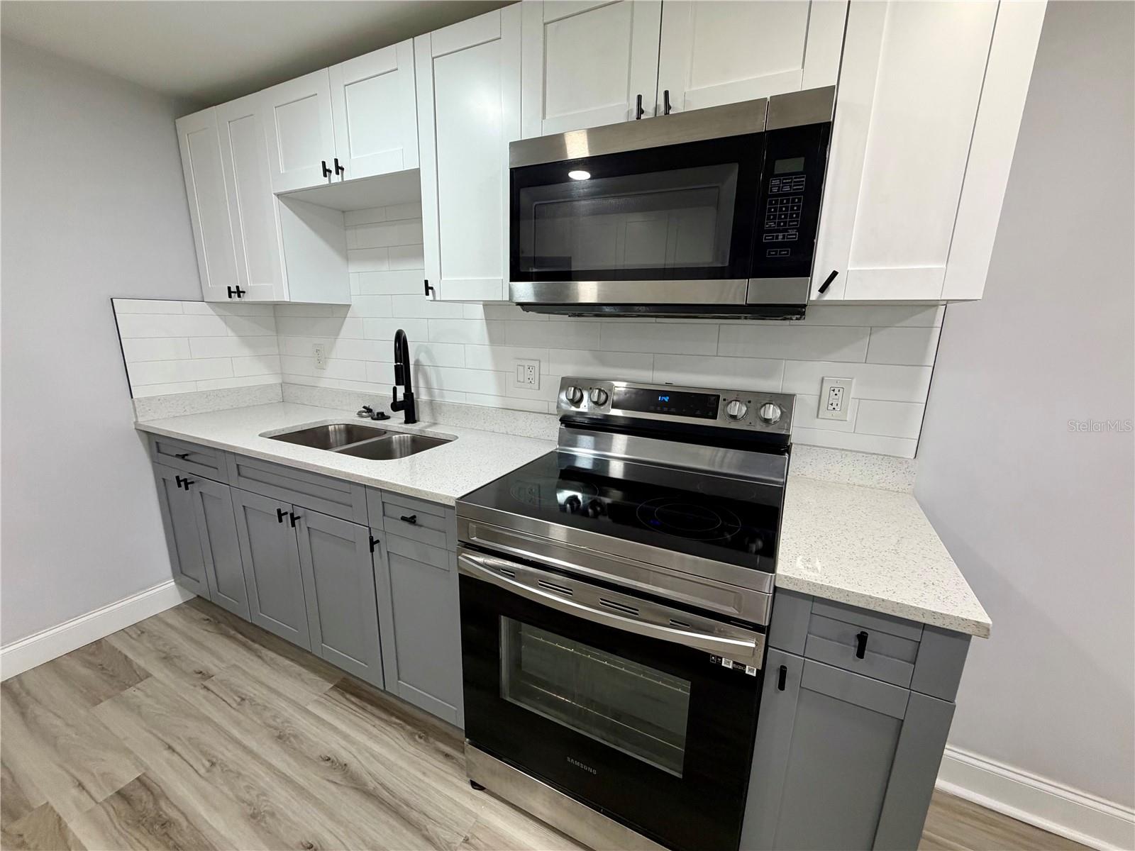 1021 E CAYUGA ST — photo 22