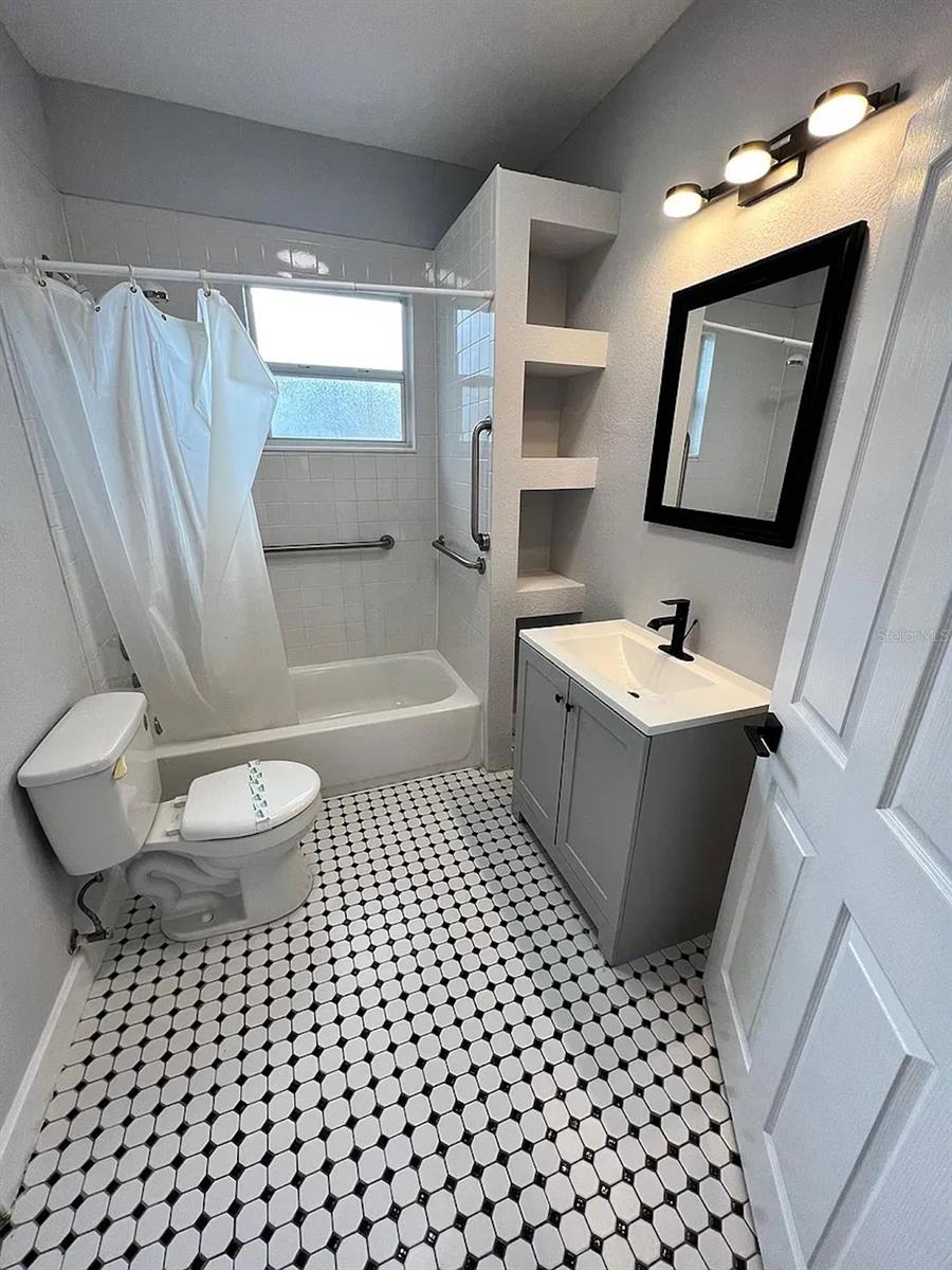 1021 E CAYUGA ST — photo 16