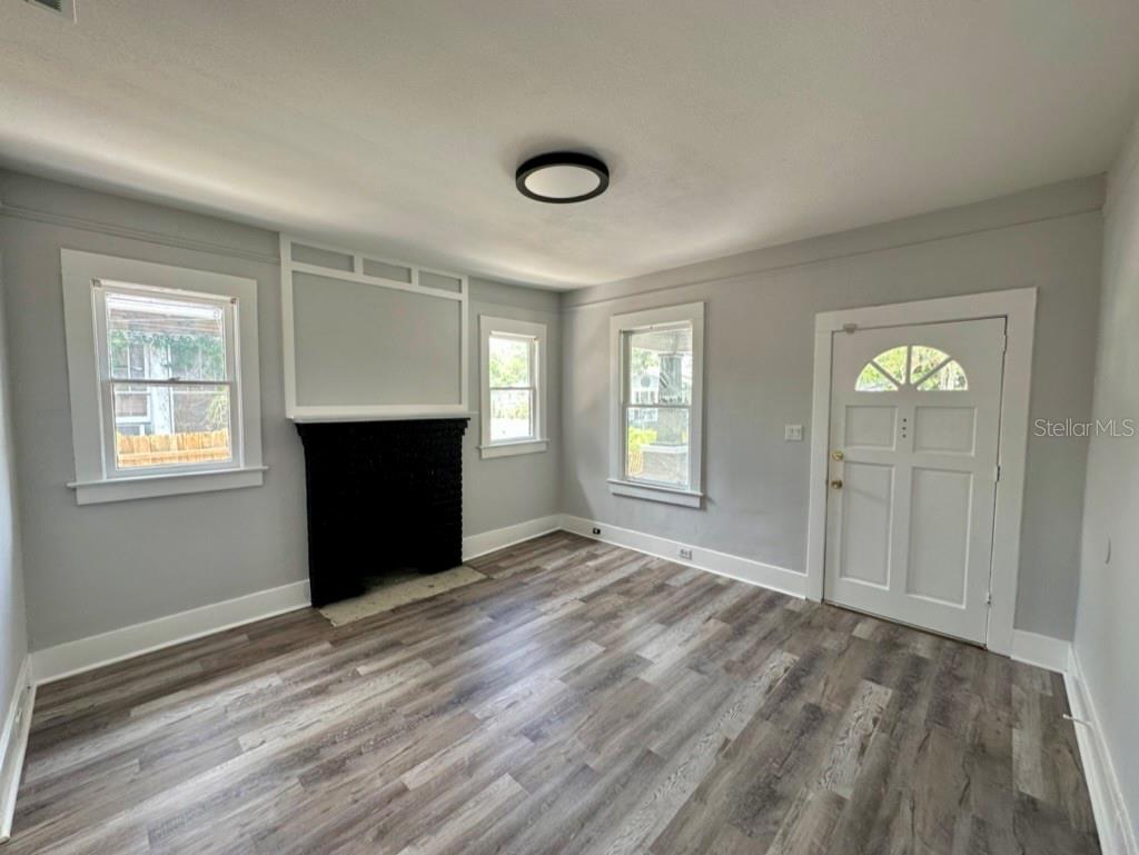 1021 E CAYUGA ST — photo 6