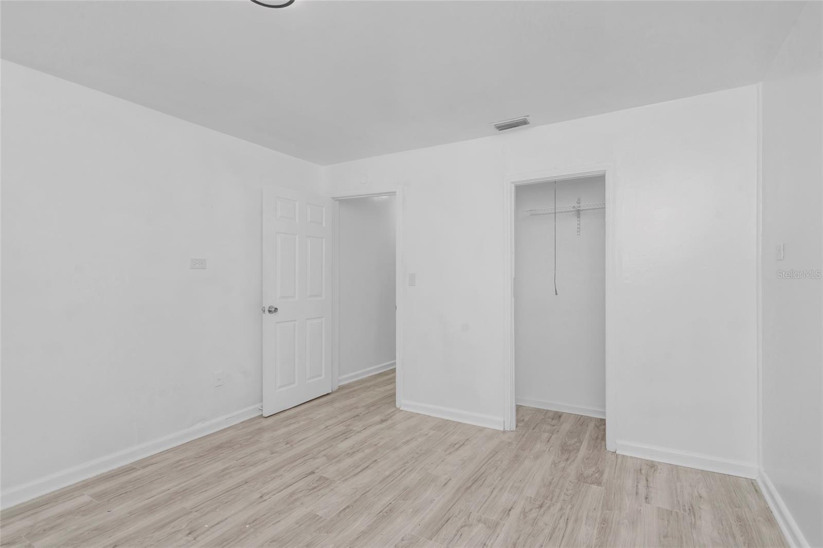 8021 N EDISON AVE — photo 13