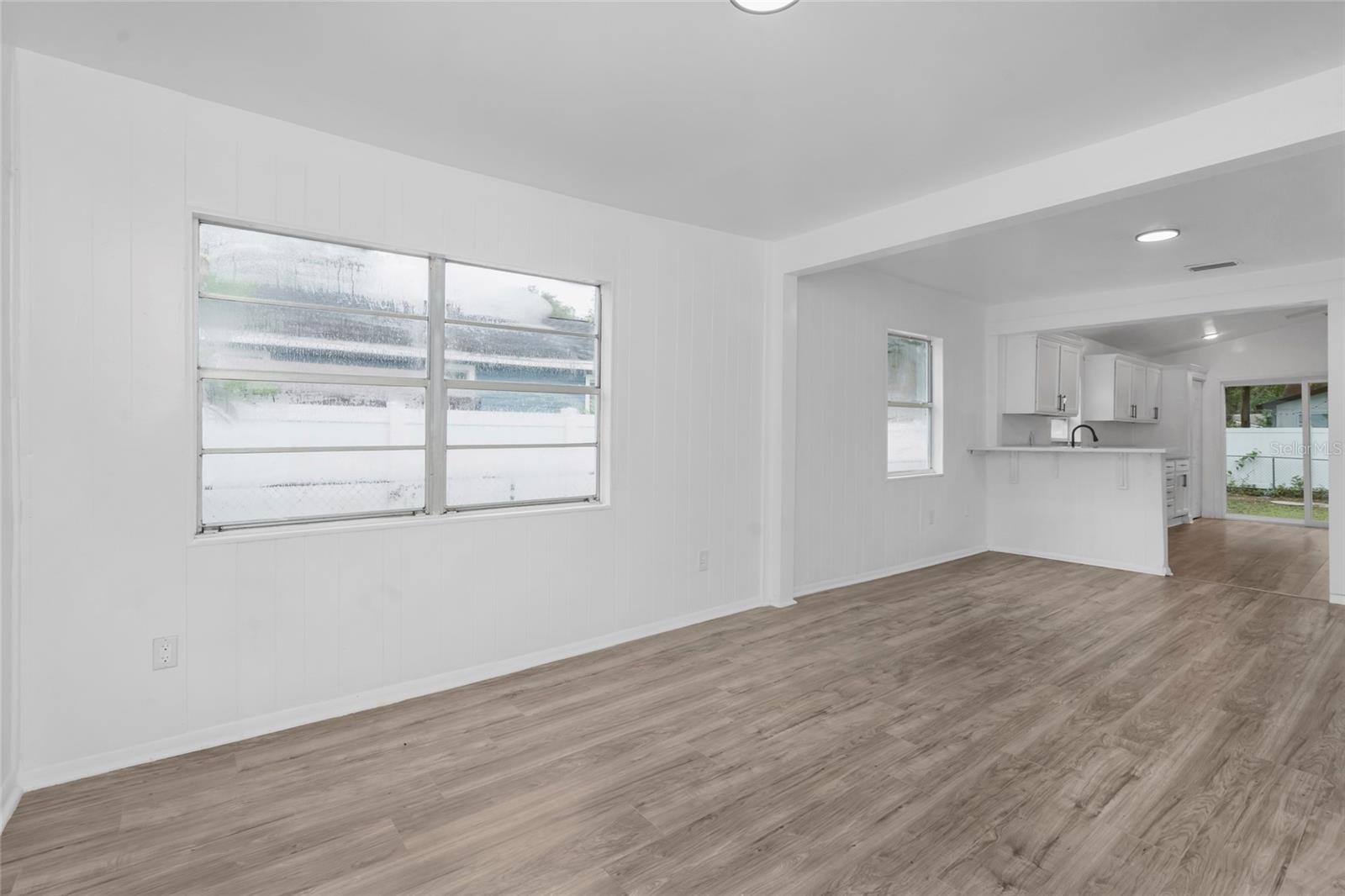 8021 N EDISON AVE — photo 7
