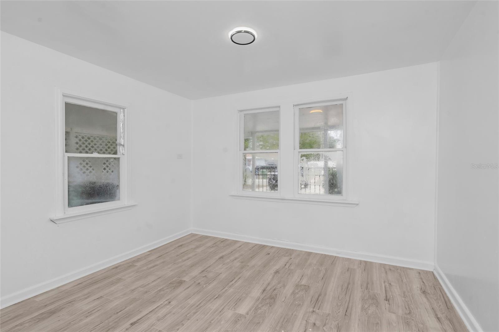 8021 N EDISON AVE — photo 10