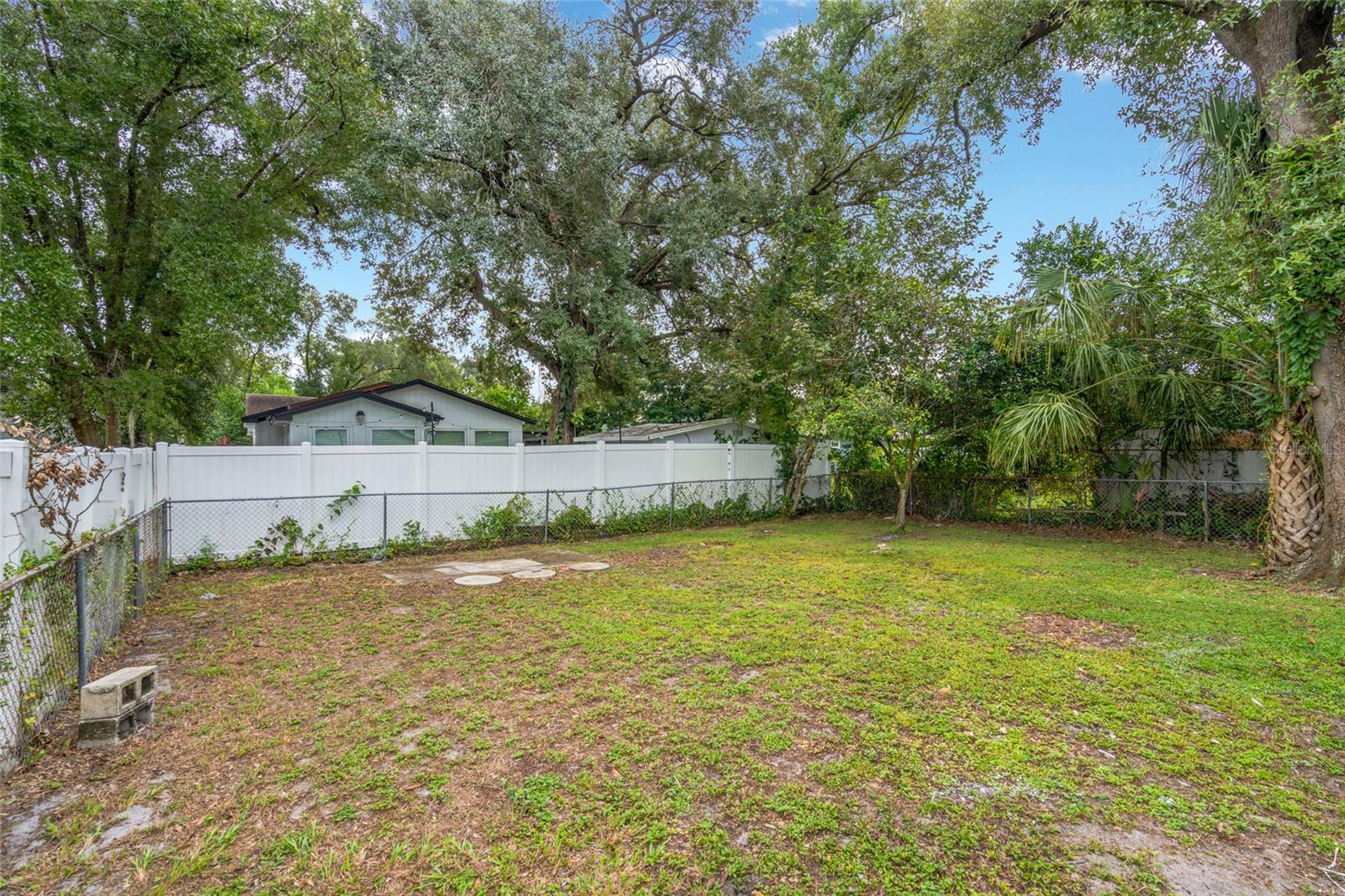 8021 N EDISON AVE — photo 36