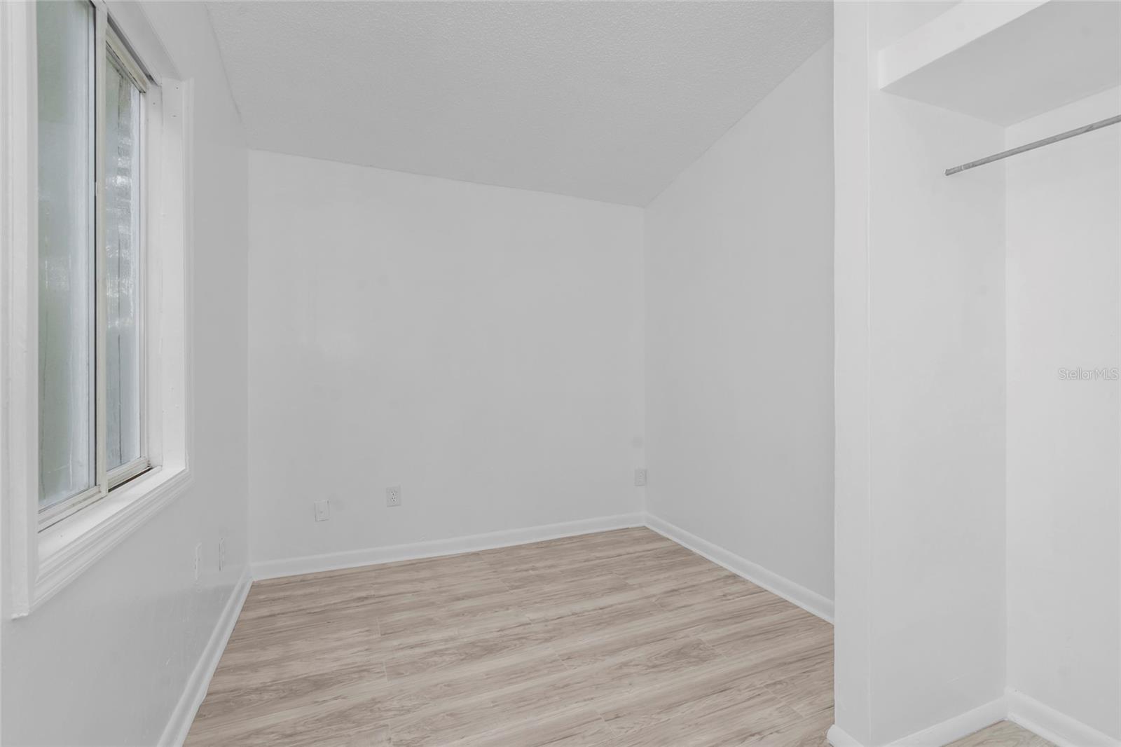 8021 N EDISON AVE — photo 17