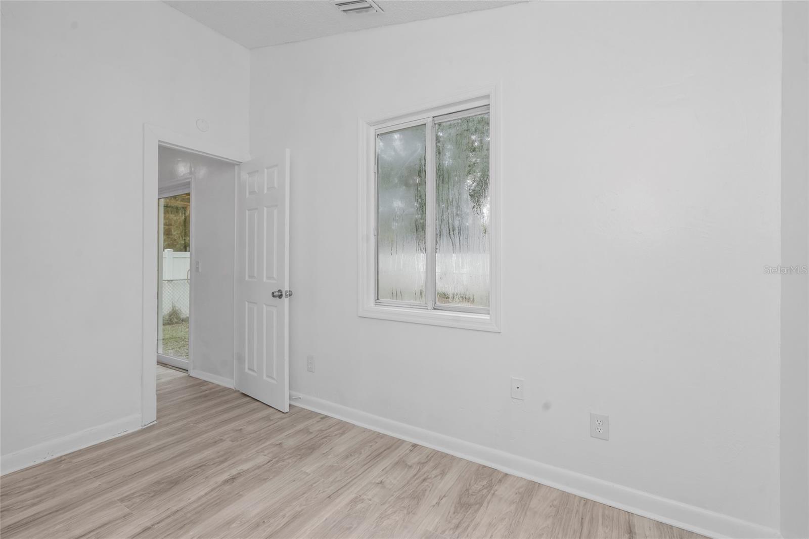 8021 N EDISON AVE — photo 14