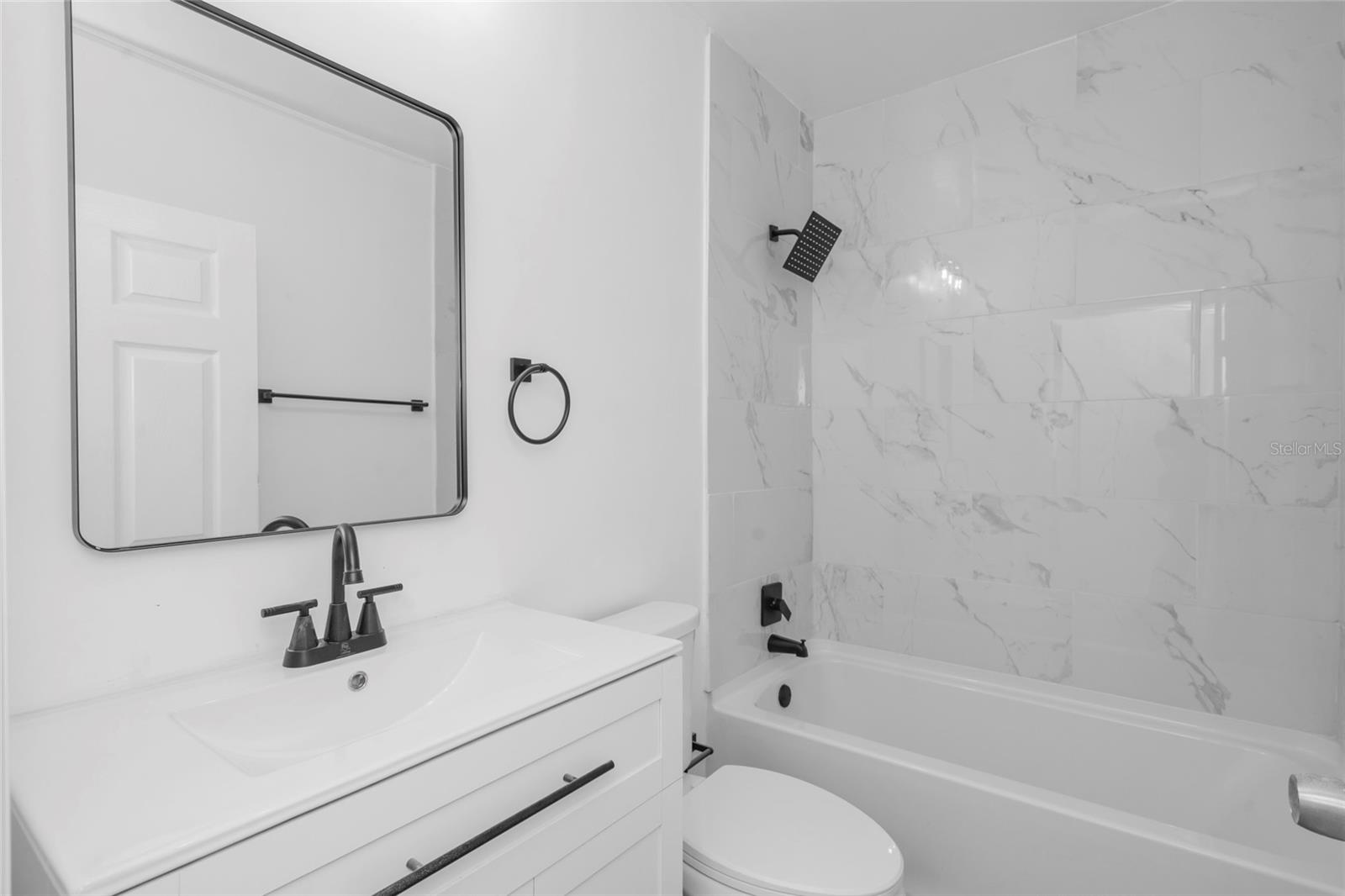 8021 N EDISON AVE — photo 11