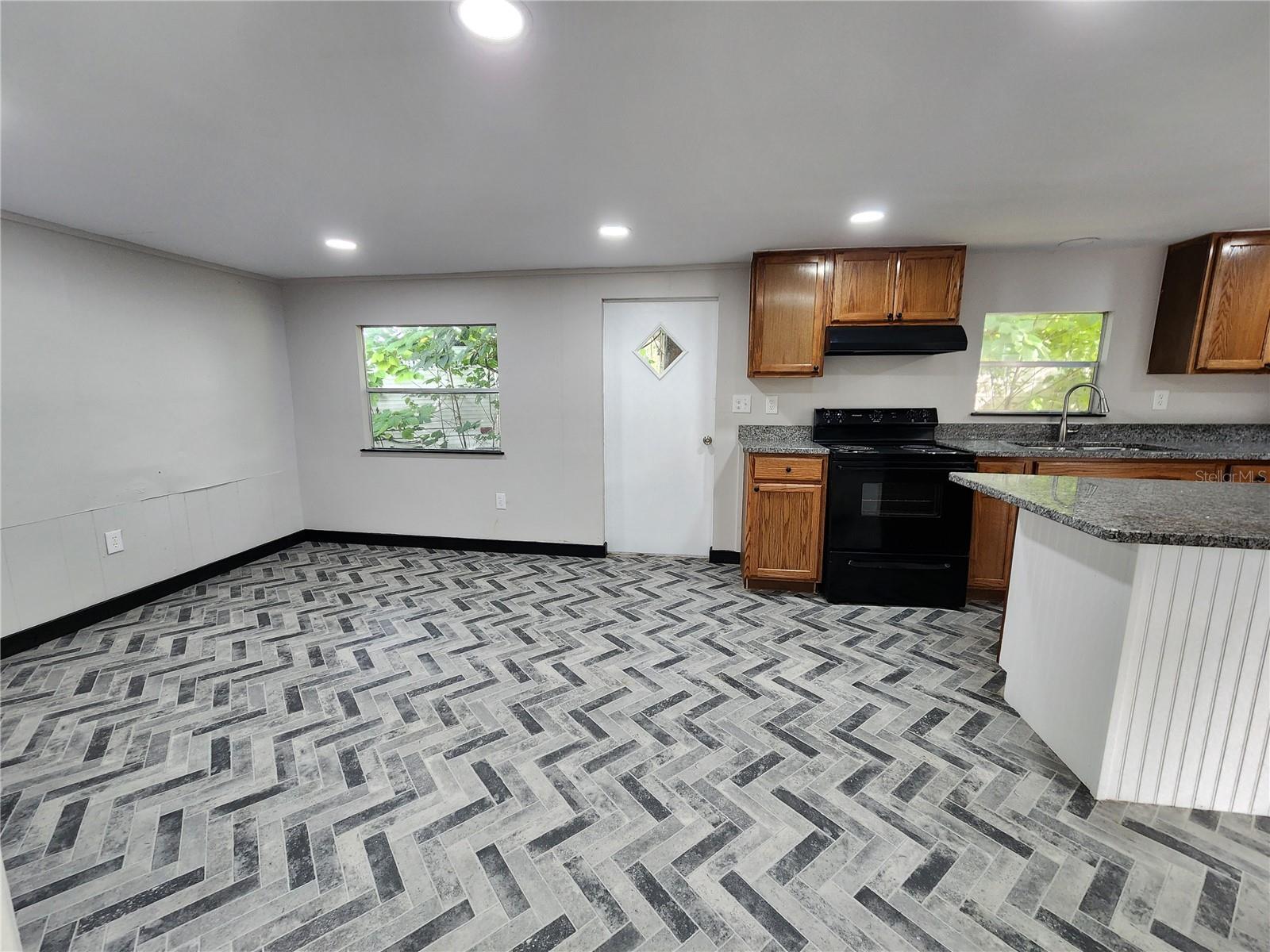 14851 DADE ST — photo 5