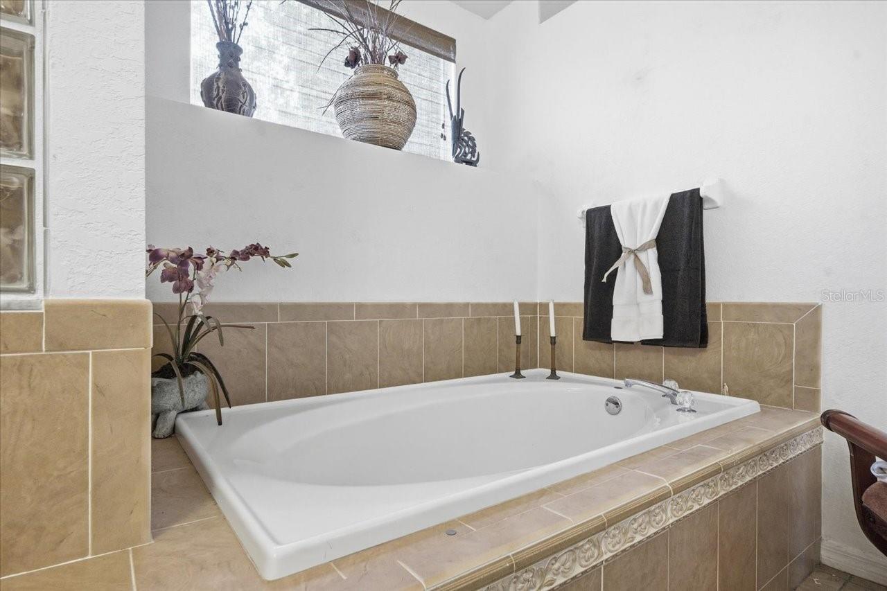 12220 WOODLANDS CIR — photo 38