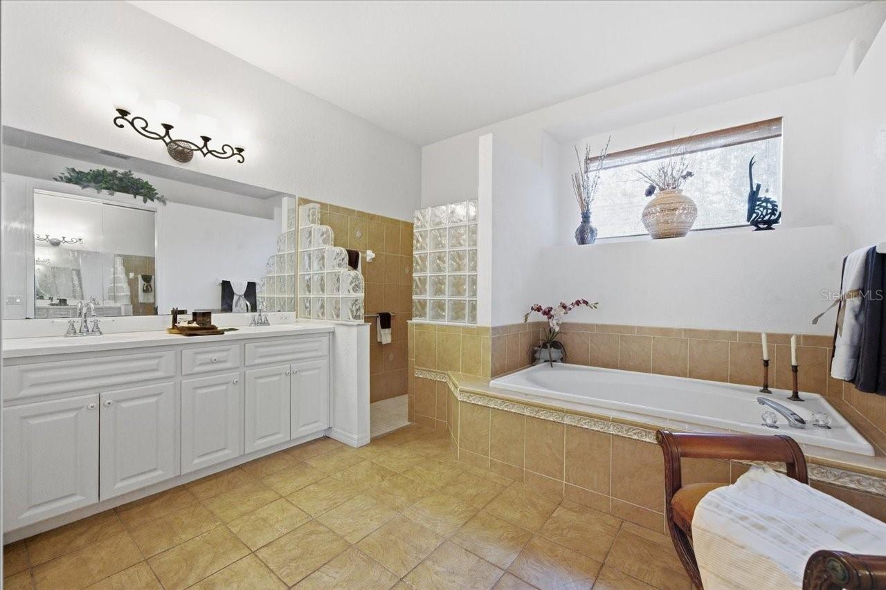 12220 WOODLANDS CIR — photo 37