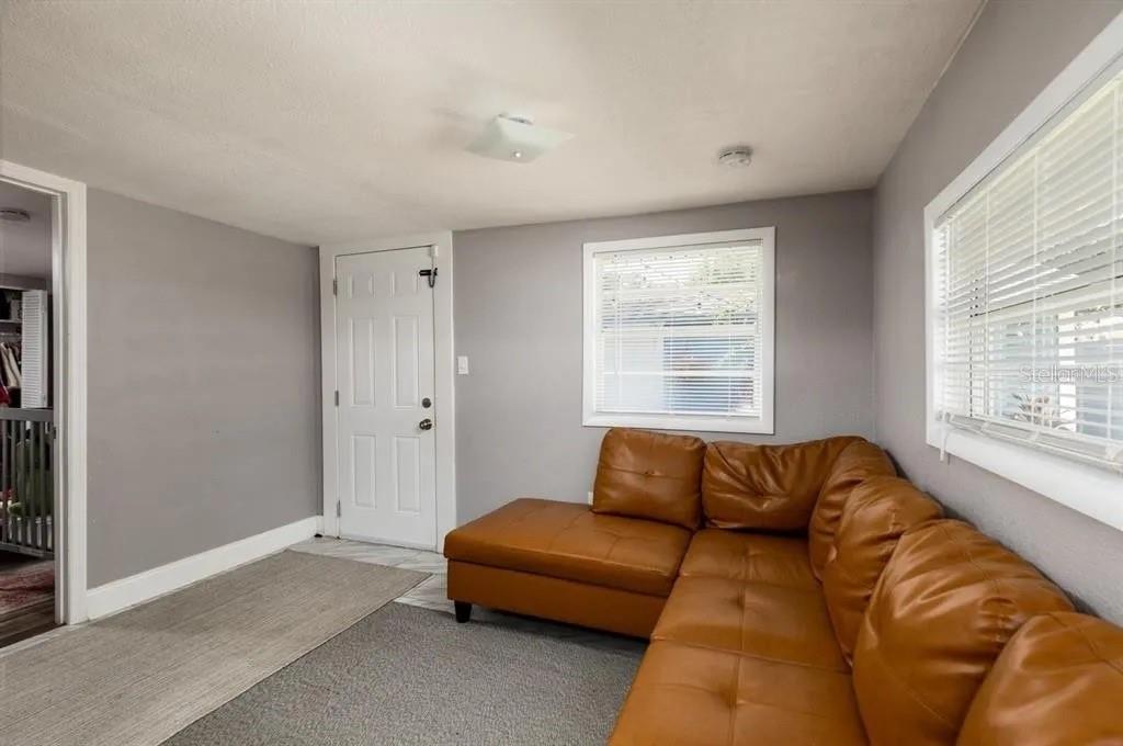 1201 E CAYUGA ST — photo 17