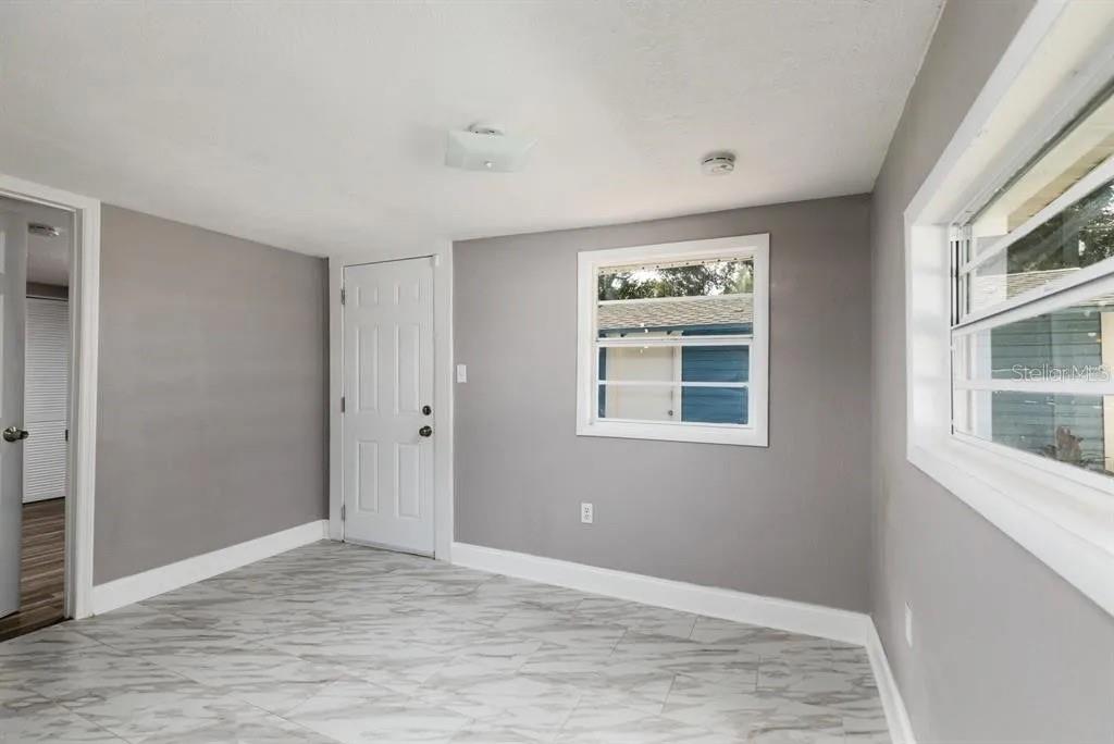 1201 E CAYUGA ST — photo 16