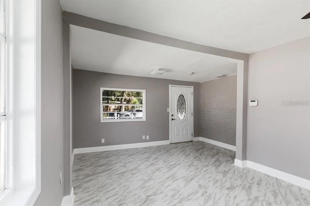 1201 E CAYUGA ST — photo 2