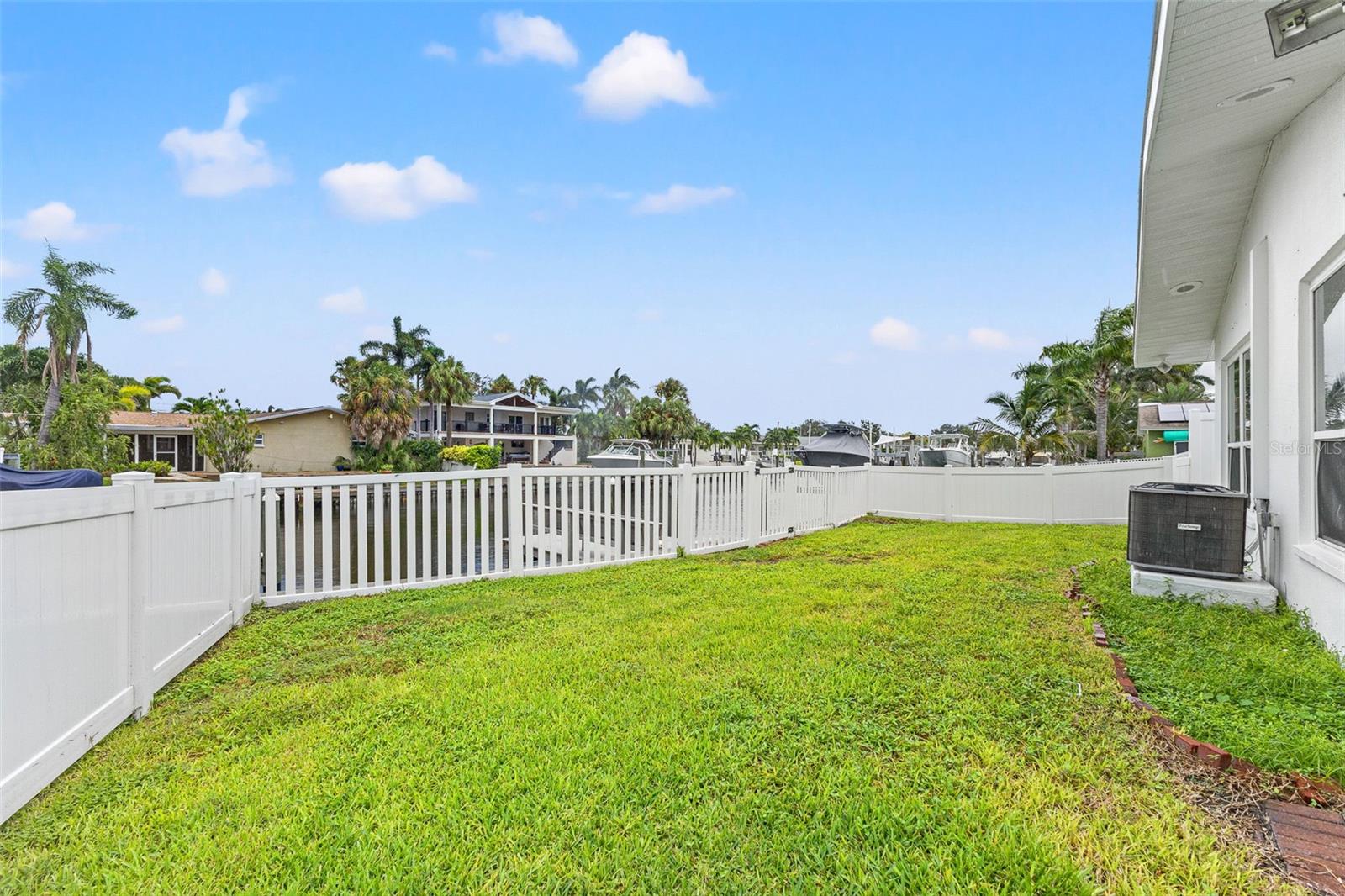 4000 14TH WAY NE — photo 15