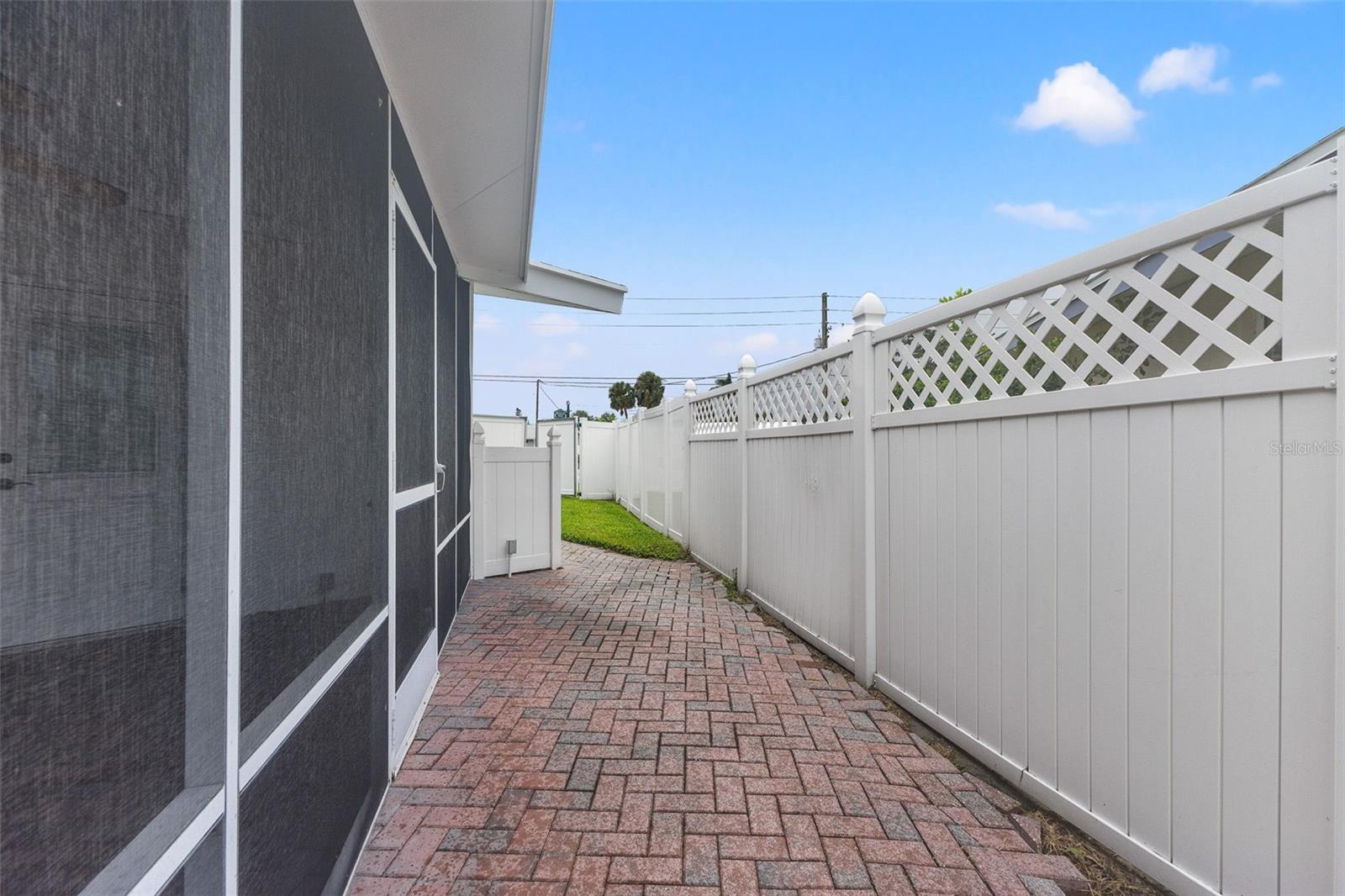 4000 14TH WAY NE — photo 17