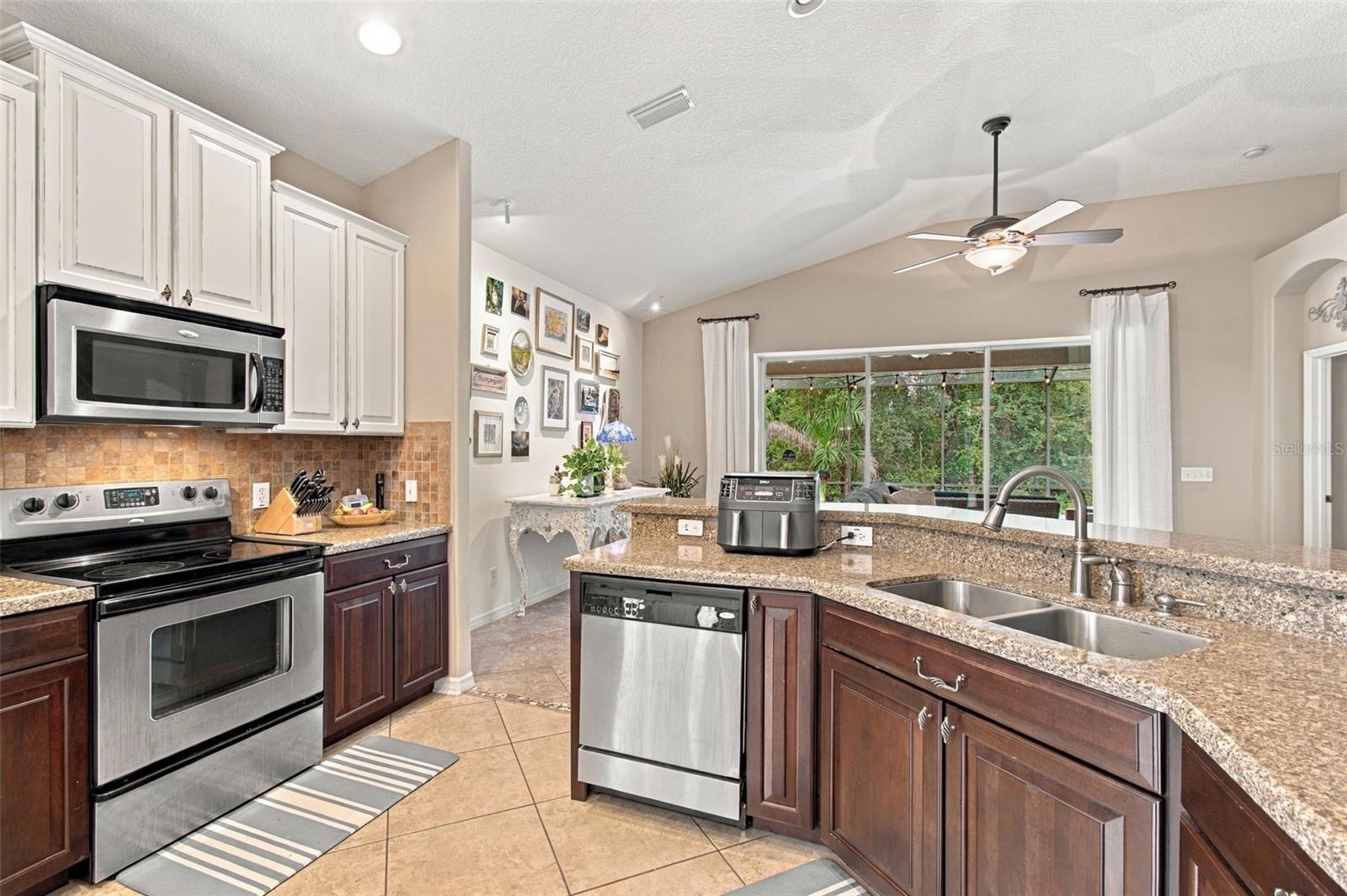 11009 ROCKLEDGE VIEW DR — photo 11