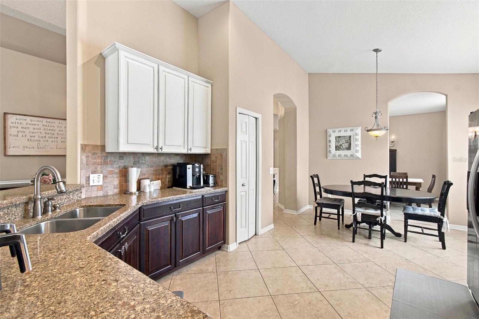 11009 ROCKLEDGE VIEW DR — photo 9