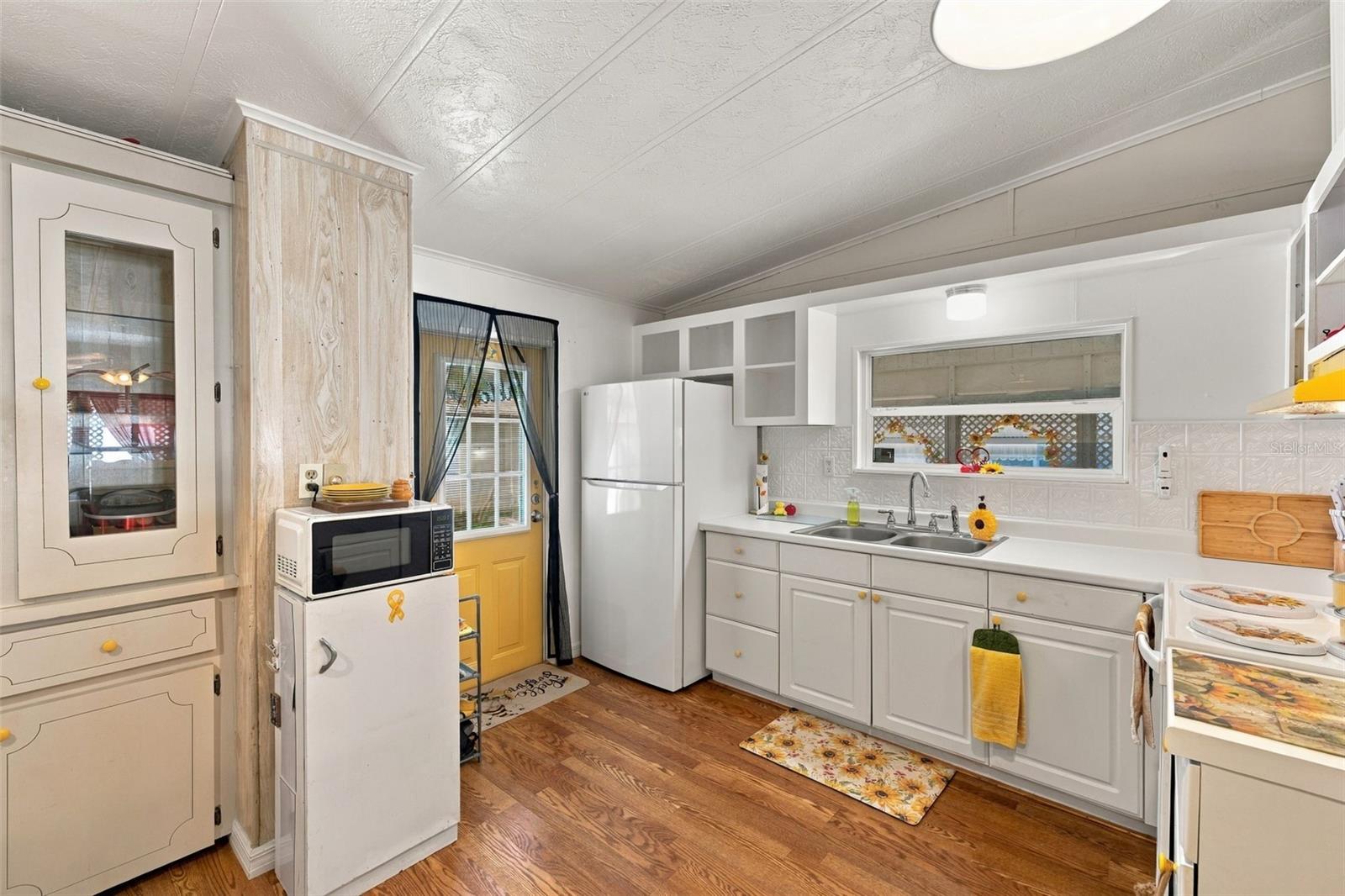 3407 TIKI DR — photo 8
