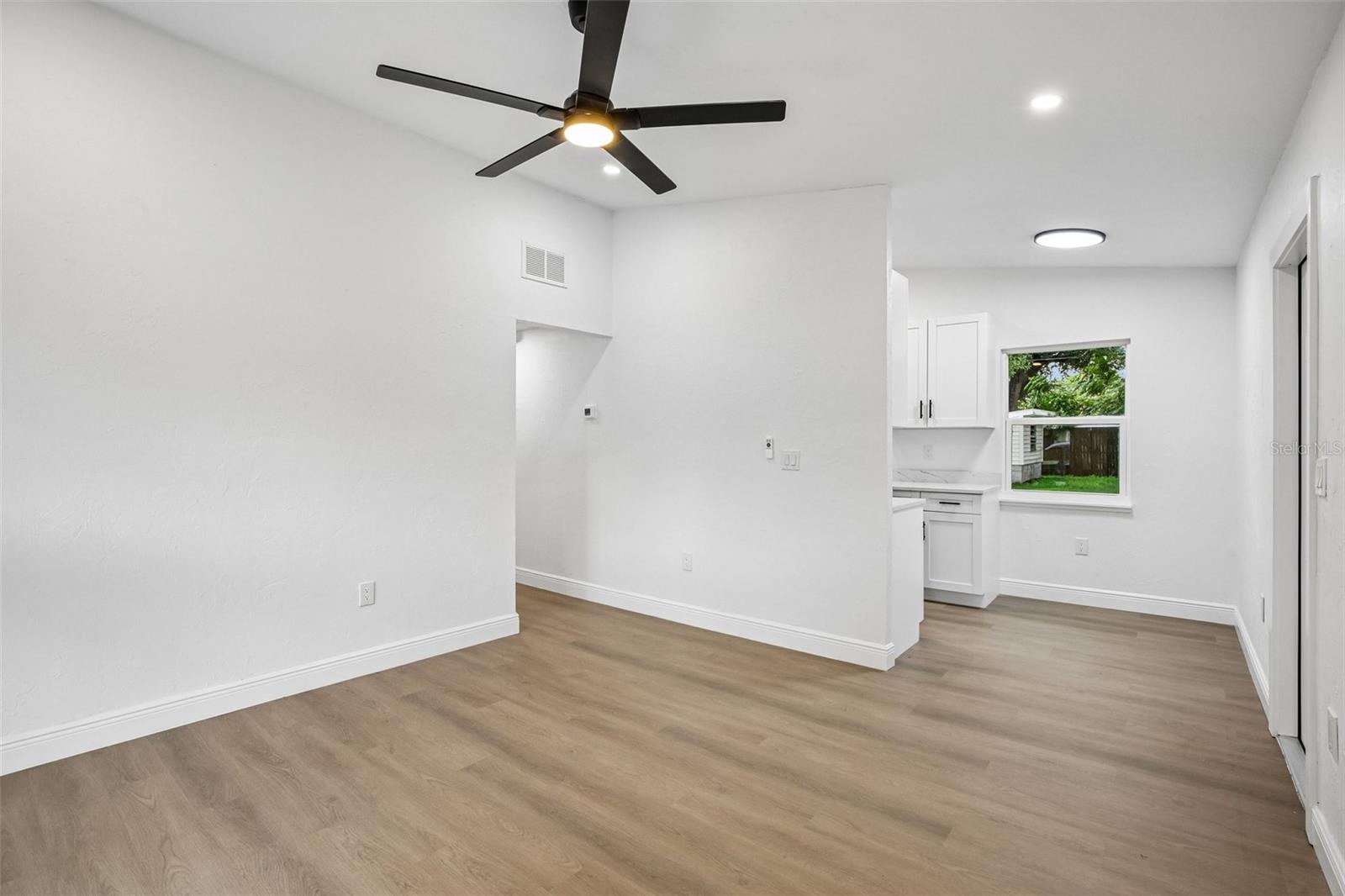 334 E CORNELIUS CIR — photo 7