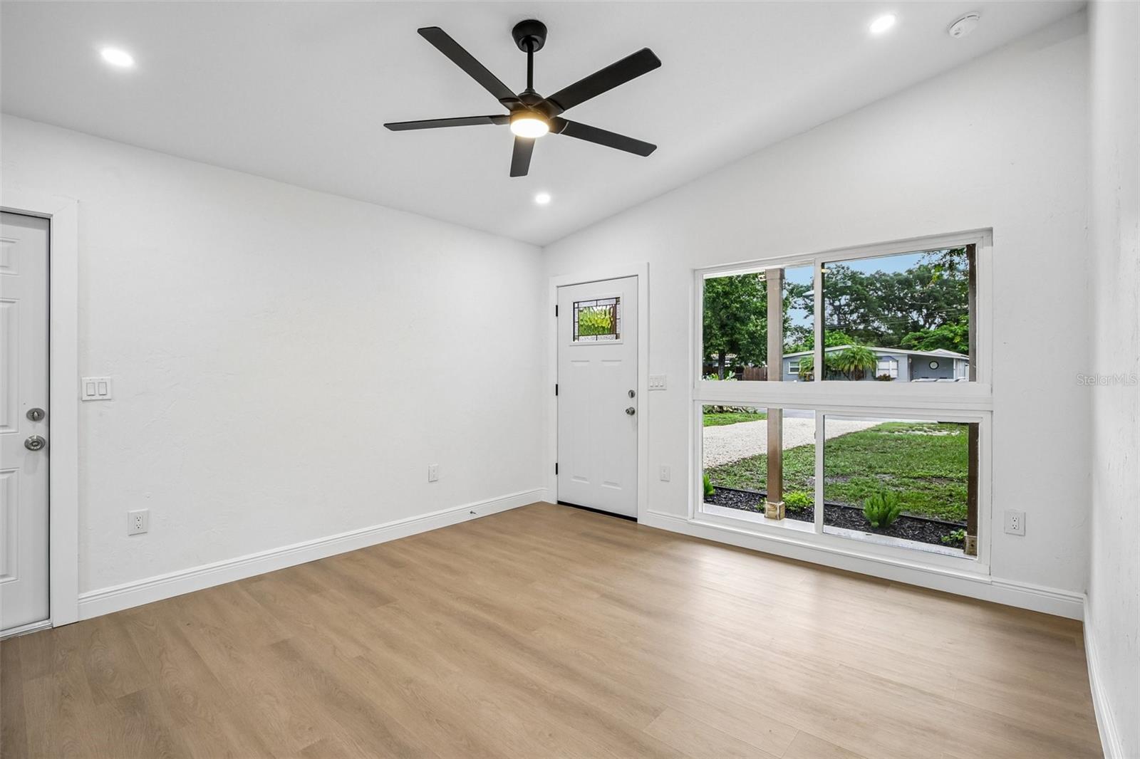334 E CORNELIUS CIR — photo 9
