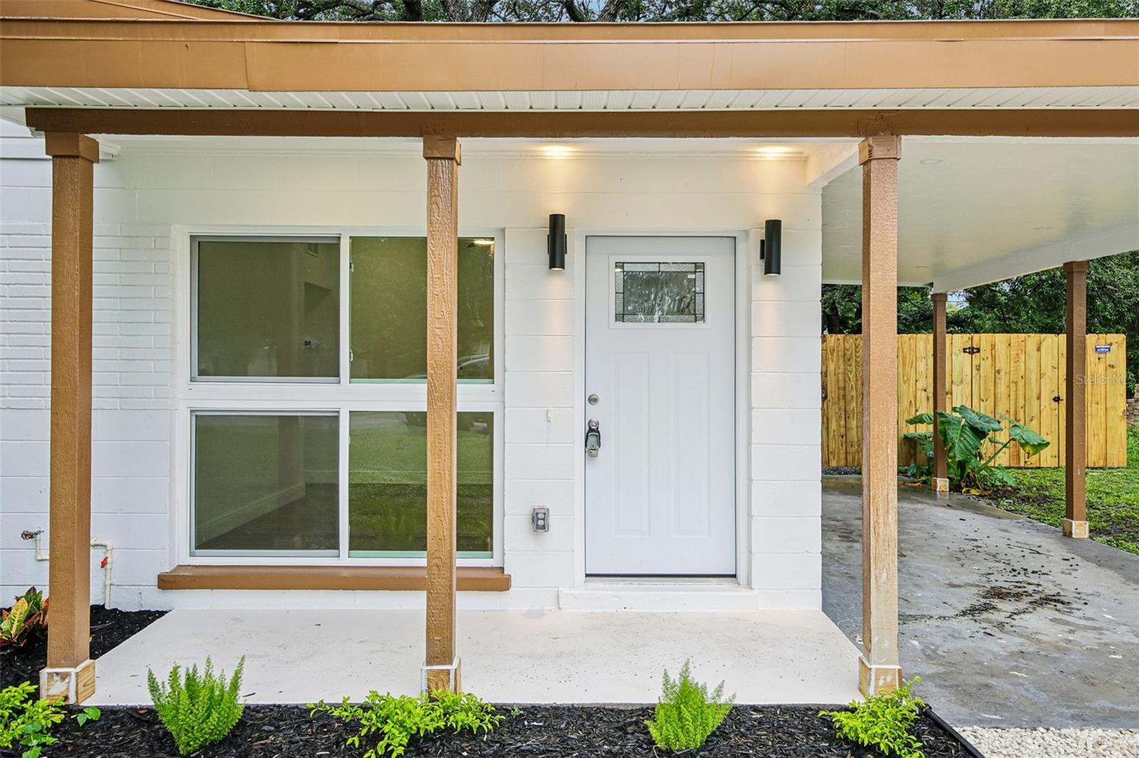 334 E CORNELIUS CIR — photo 3