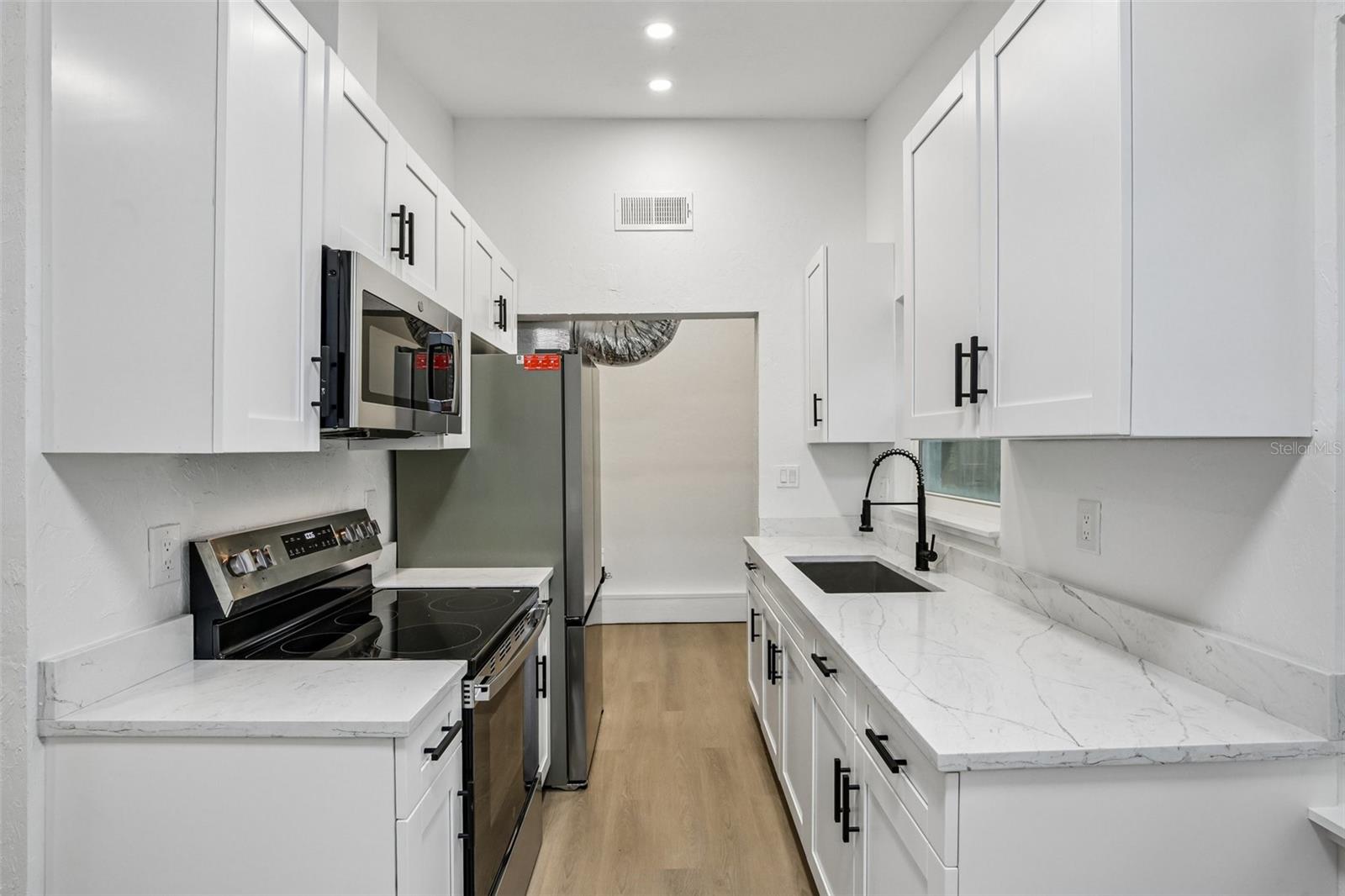 334 E CORNELIUS CIR — photo 13