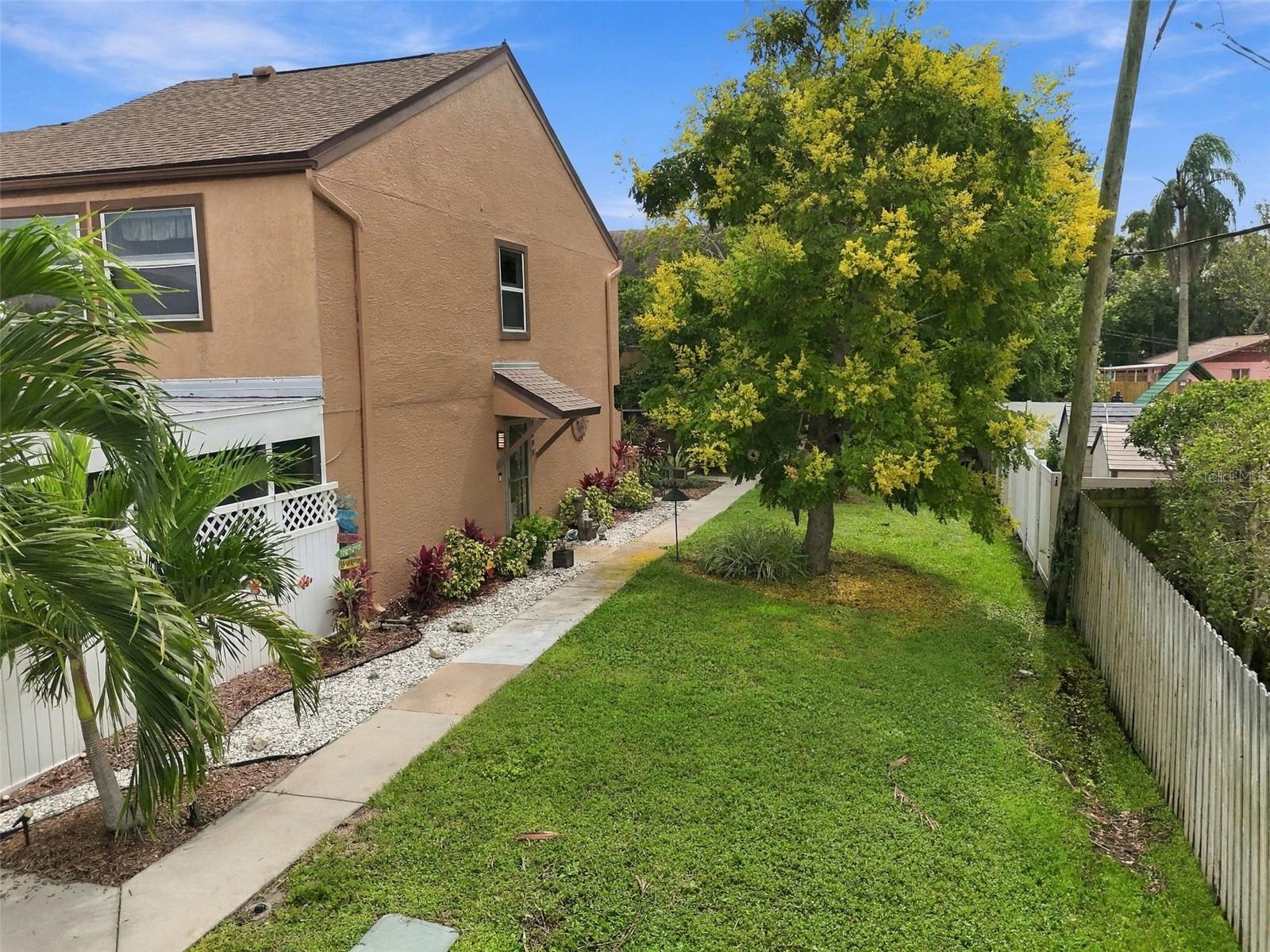 1880 CLEARBROOKE DR — photo 31