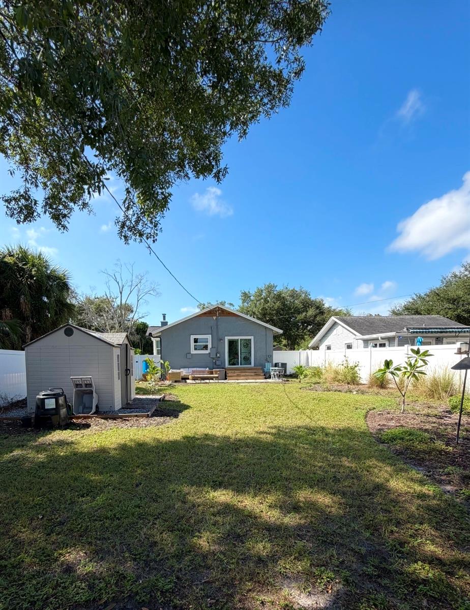 4623 IRIS ST N — photo 31