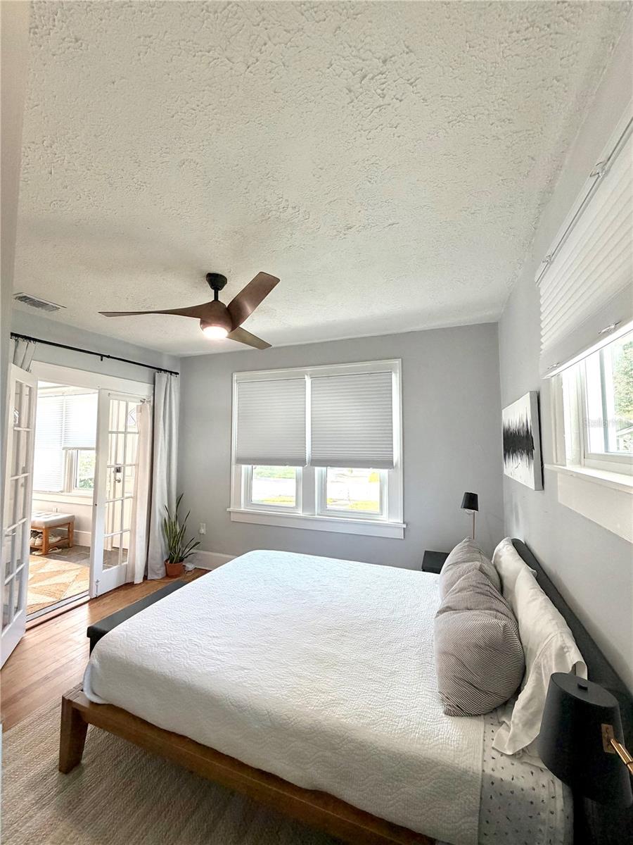 4623 IRIS ST N — photo 16