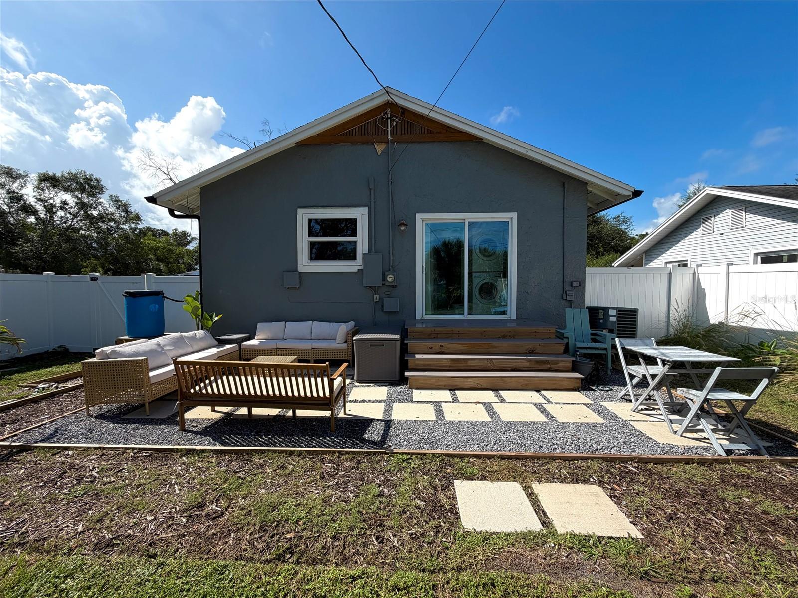 4623 IRIS ST N — photo 28