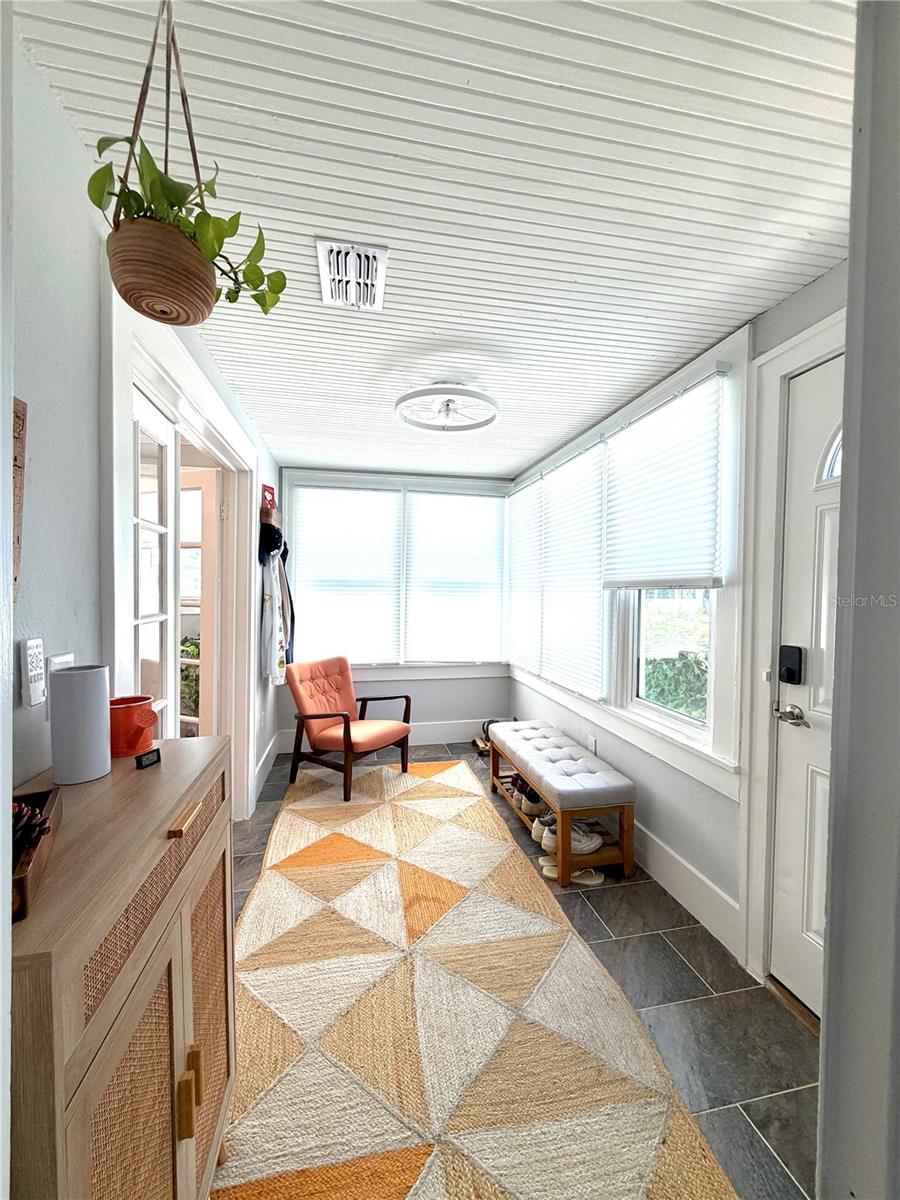 4623 IRIS ST N — photo 5