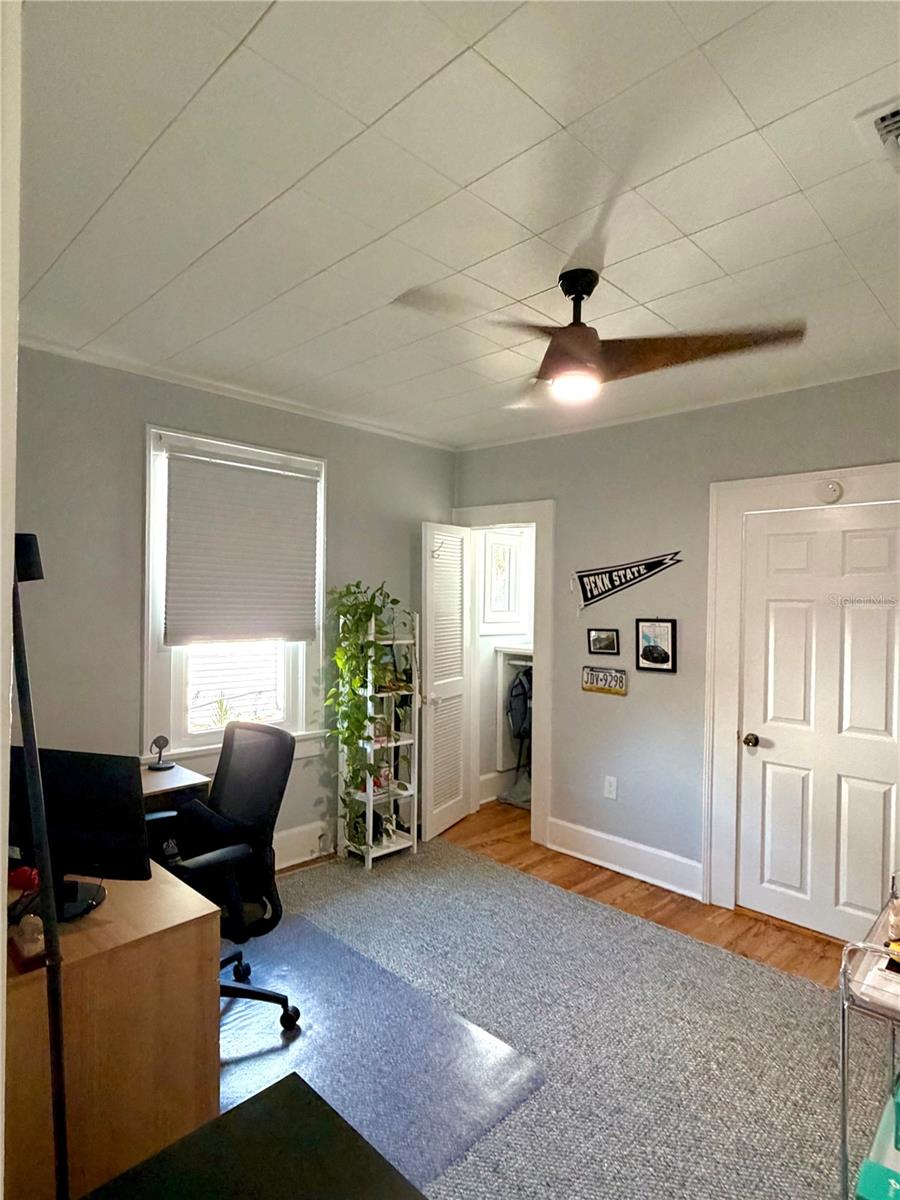 4623 IRIS ST N — photo 18
