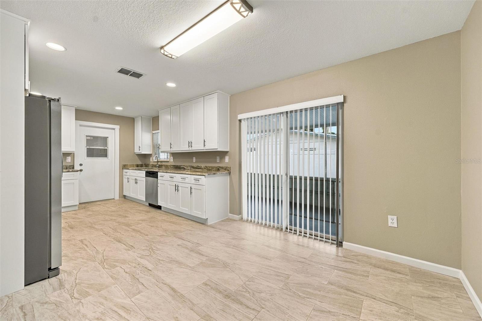 3205 DUNBAR DR — photo 10