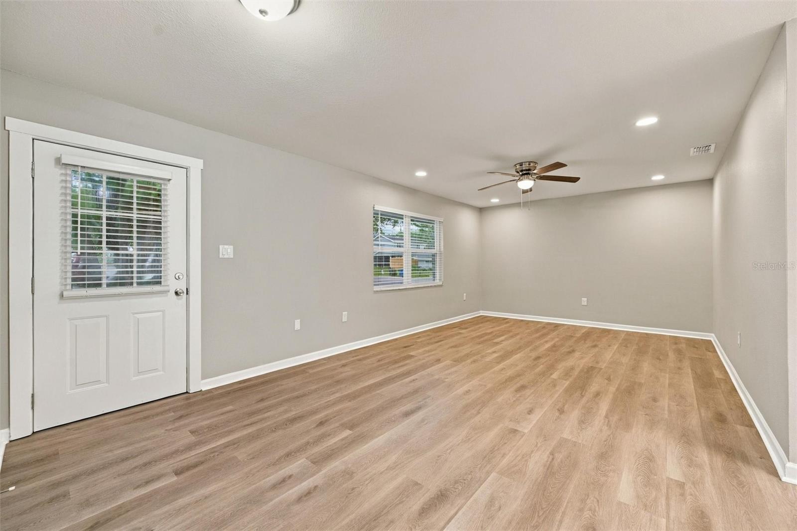 3205 DUNBAR DR — photo 6