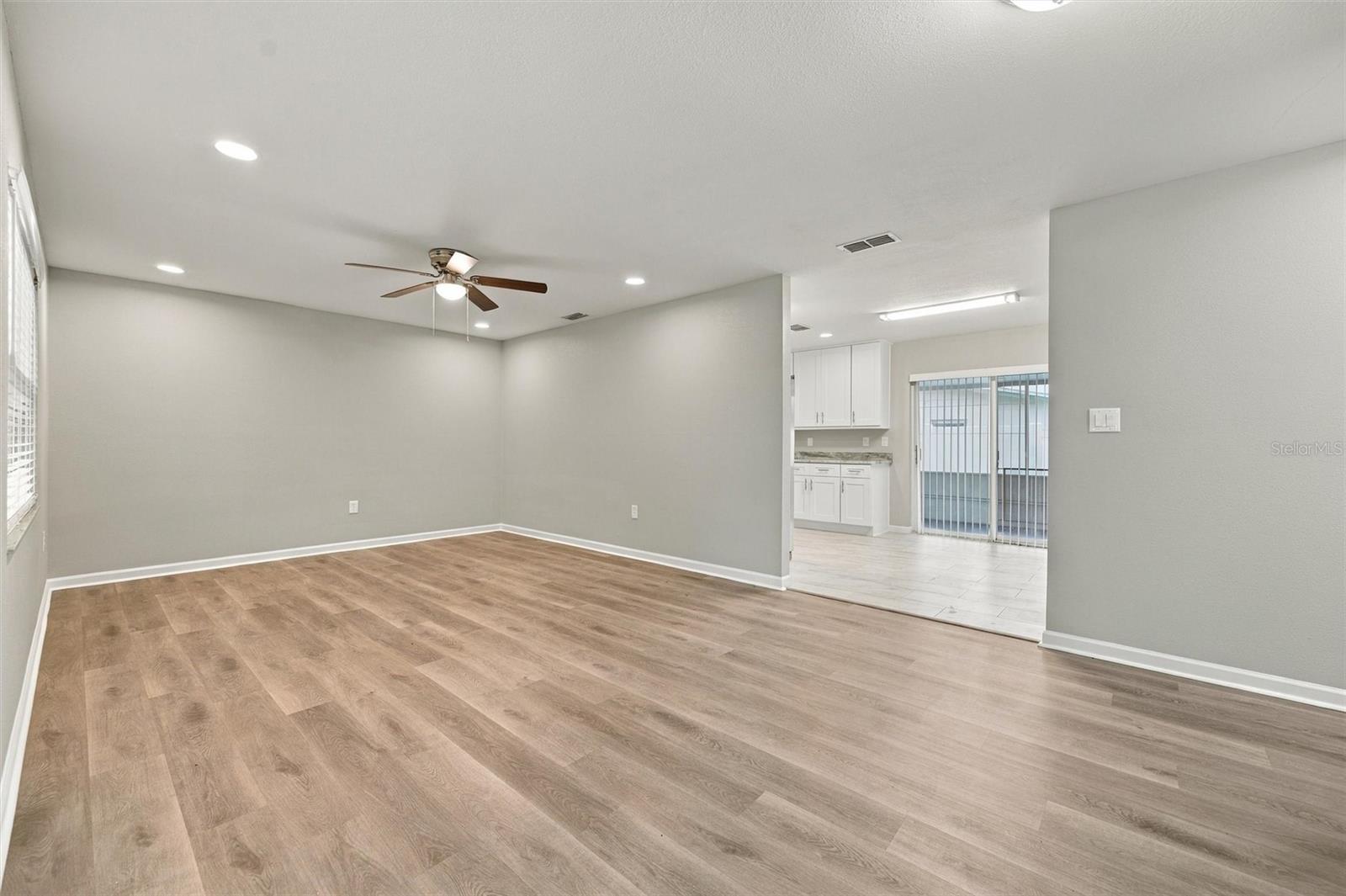 3205 DUNBAR DR — photo 4
