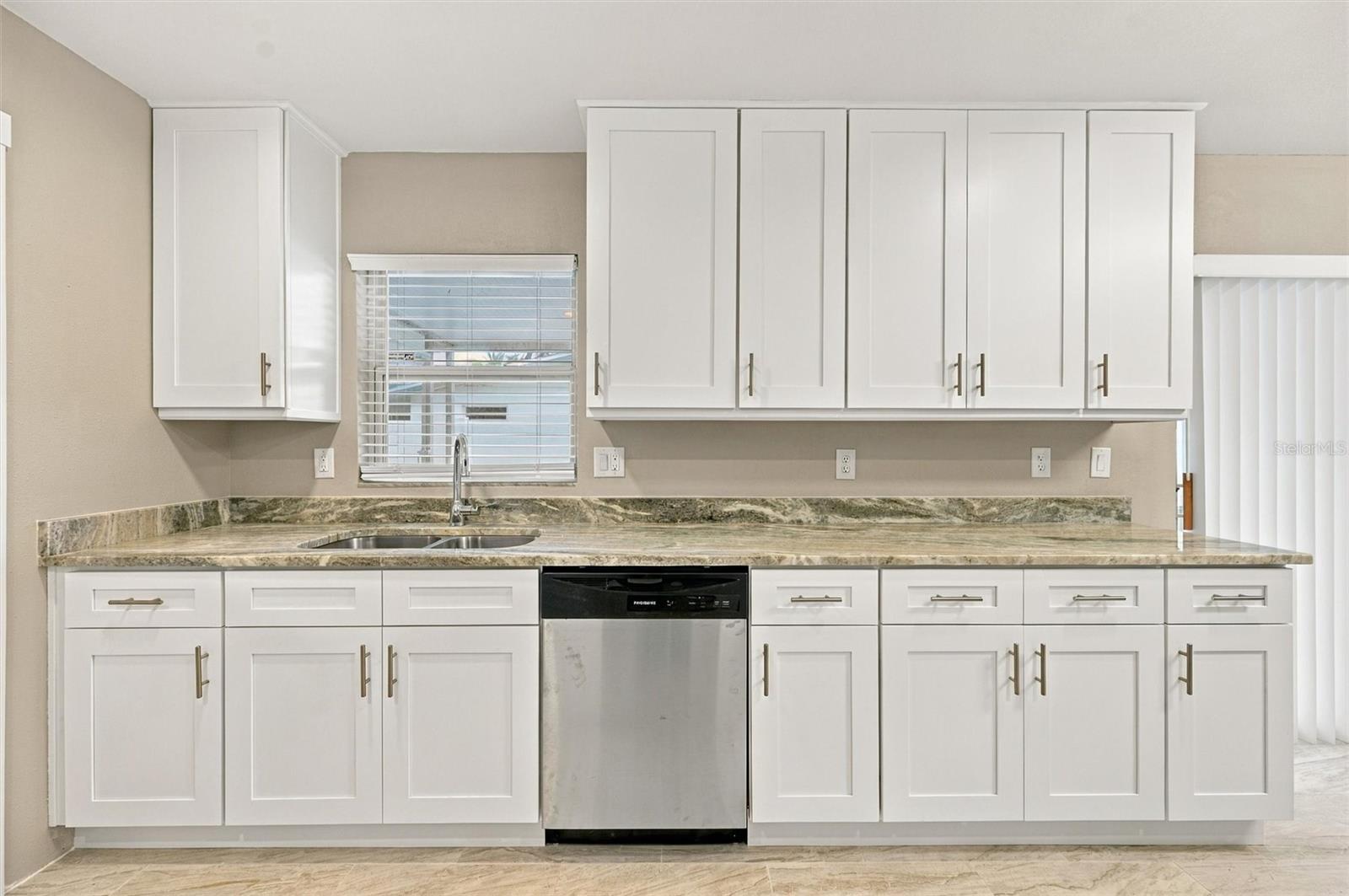 3205 DUNBAR DR — photo 15