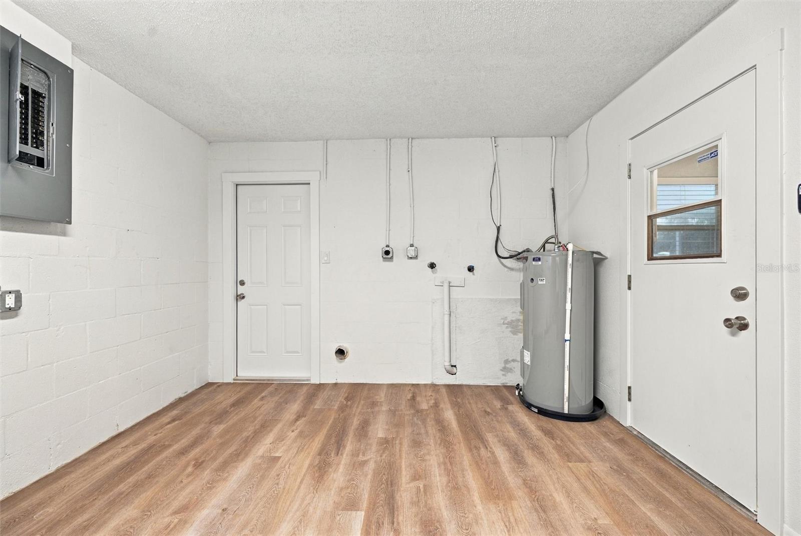 3205 DUNBAR DR — photo 17