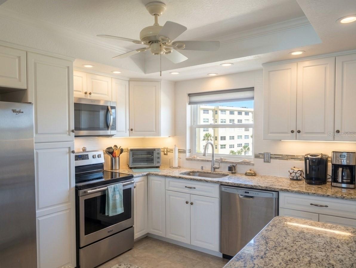 4725 COVE CIR #APT 609 — photo 3