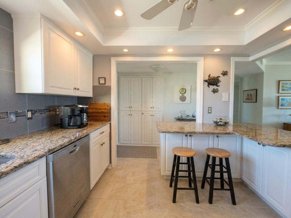 4725 COVE CIR #APT 609 — photo 5