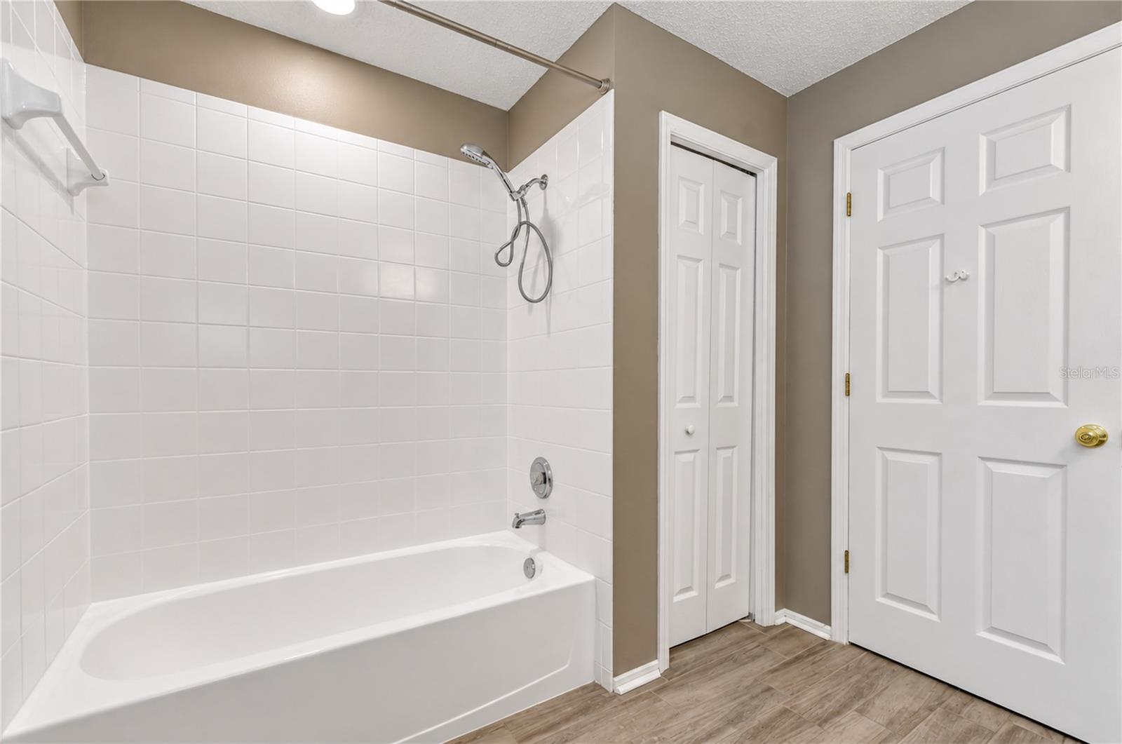 8736 MORRISON OAKS CT — photo 32