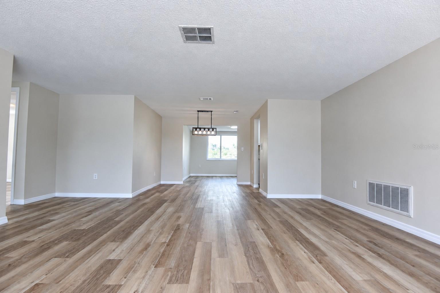 7421 SANDALWOOD DR — photo 5